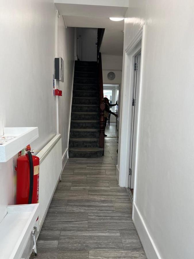 Woodgreen House Hotel London Exterior photo